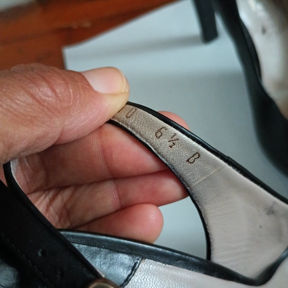 Salvatore Ferragamo black shoes - Picture 4 of 7